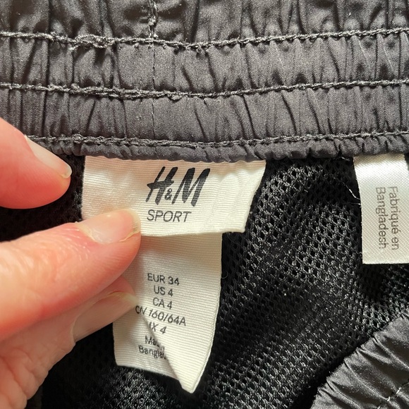 H&M Short Lot - Picture 2 of 9